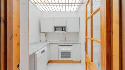 Apartment on street photo 22