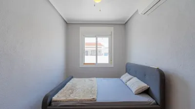Apartment on street photo 33