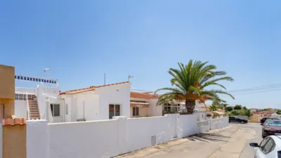 Apartment on street photo 44