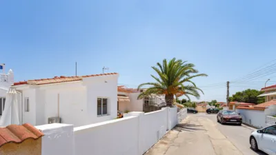 Apartment on street photo 45