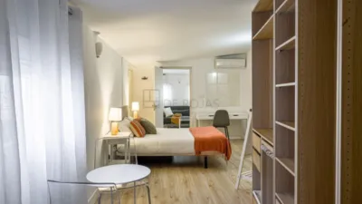 Apartment on Calle de Isabel 'La Católica' photo 3