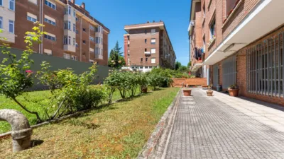 Piso en alquiler en Calle de Policarpo Herrero, 15, Buenavista-El Cristo (Oviedo) de 875 €<span>/mes</span>