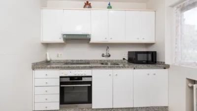 Piso en alquiler en Calle de Policarpo Herrero, 15, Buenavista-El Cristo (Oviedo) de 875 €<span>/mes</span>