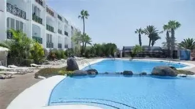 Apartment on Avenida Maria Angeles Ascanio Cullen photo 2