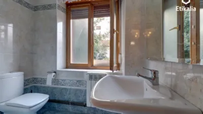 Casa en venta en Avenida de Nuestra Señora de Estíbaliz, cerca de Calle de los Herrán, Desemparados-Judimendi-Santa Lucía (Vitoria - Gasteiz) de 580.000 €