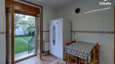 Casa en venta en Avenida de Nuestra Señora de Estíbaliz, cerca de Calle de los Herrán, Desemparados-Judimendi-Santa Lucía (Vitoria - Gasteiz) de 580.000 €