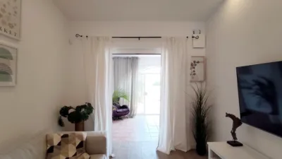 Apartment on street photo 6