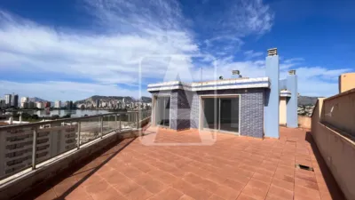 Duplex penthouse for sale on the first line of Levante La Fosa Beach, located in an exclusive building offering all kinds of amenities. This magnificent apartment enjoys impressive panoramic sea views, sun all day long, and all types of services nearby (Mercadona, Consum, shops, restaurants…). It has a total built area of 302 m² (including 151 m² of terraces and 21 m² of communal areas) and is distributed over 2 floors as follows: on the access floor we have the entrance hall, 2 bedrooms, 2 bathrooms (1 en suite), and a private terrace exclusively for the use of the bedrooms. On the main floor we have the vestibule, 1 excellent master bedroom with walk-in closet and en suite bathroom, 1 guest toilet, kitchen, and living-dining room. From all rooms on this floor you can access impressive, very private terraces. This penthouse is located in a beautiful complex with a large outdoor pool + heated indoor pool, lovely communal areas + gardens, and direct access to the sea (to the promenade + beach). Garage included in the price. For more information about this property, please contact AREA Costa Blanca. AREA Costa Blanca - your agent for properties for sale in Calpe - Costa Blanca photo 8