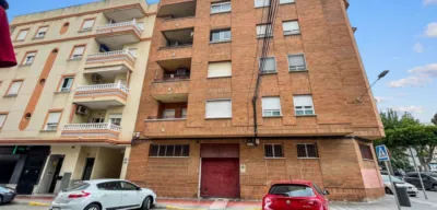 Apartment on street photo 22