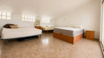 Apartment on street photo 13