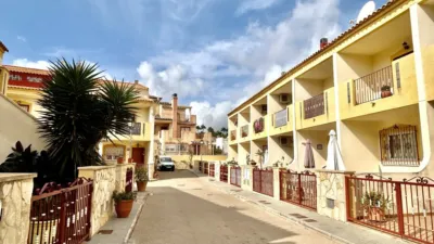 Apartment on street photo 22