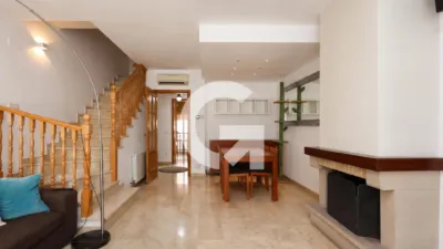 Terraced house on Carrer del Pintor Isidre Nonell photo 3