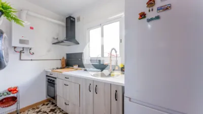 Apartment in Carrer de Cornellà Modern photo 10