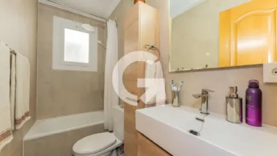 Apartment in Carrer de Cornellà Modern photo 14