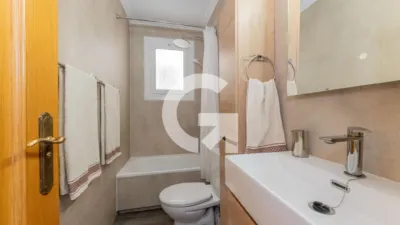 Apartment in Carrer de Cornellà Modern photo 15