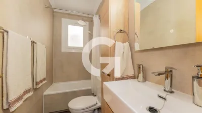 Apartment in Carrer de Cornellà Modern photo 16