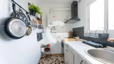 Apartment in Carrer de Cornellà Modern photo 8