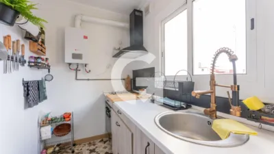 Apartment in Carrer de Cornellà Modern photo 9