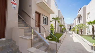 Apartment on street photo 43