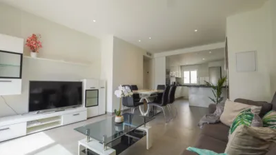 Apartment on street photo 5