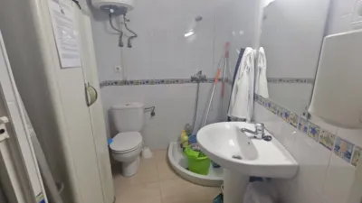 Local comercial en venta en Calle Pz Medico Mohamed Al Shafra, Número 5 - Más
