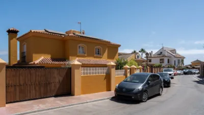Chalet on Calle Limones, Del Lagarejo photo 3
