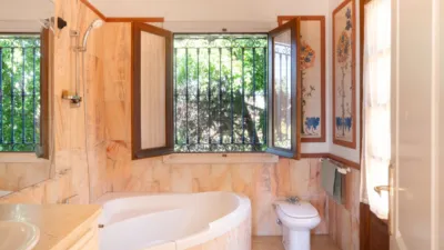 Chalet on Urb El Paraiso Street photo 12