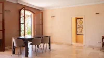 Chalet on Urb El Paraiso Street photo 6
