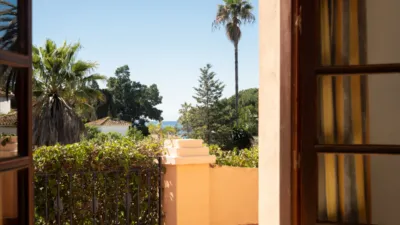 Chalet on Urb El Paraiso Street photo 8