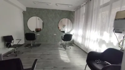 Local comercial en venta en Calle de Ramón y Cajal - Vista 2