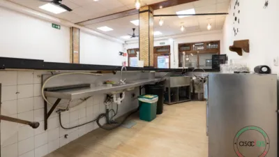 Local comercial en venta en Calle del Arroyo, 16 - Więcej