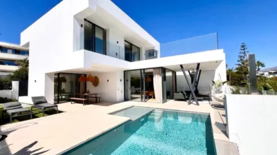 Chalet on Calle Condado de Huelva 12
