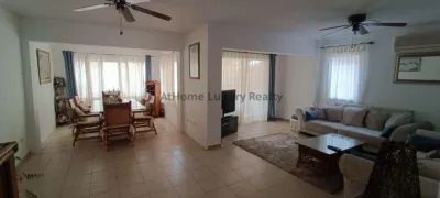 Semi-detached chalet on Avenida Madroñal photo 17