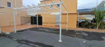 Semi-detached chalet on Avenida Madroñal photo 4