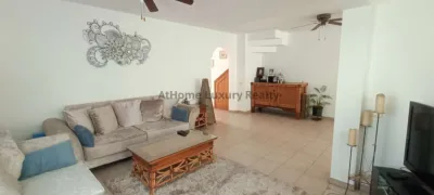 Semi-detached chalet on Avenida Madroñal photo 6