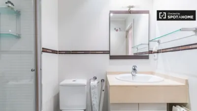 Habitación en alquiler en Calle del Conde de Altea, 32, cerca de Carrer de Joaquín Costa, Gran Via (Distrito L'Eixample. València Capital) de 825 €<span>/mes</span>