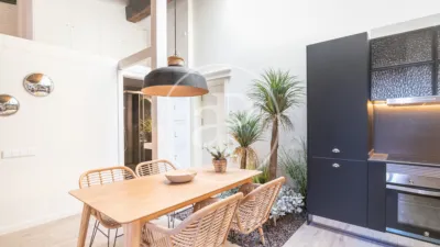 Promoción Apartamentos nuevos en singular proyecto de rehabilitación antigua Fábrica Textil, Calle Riereta 35. El Raval (Distrito Ciutat Vella. Barcelona Capital) de 480.000 €