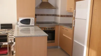 Piso en alquiler en Avenida de la Constitución, cerca de Calle de Rosalía de Castro, Cariño de 490 €