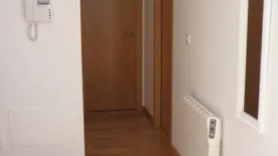 Piso en alquiler en Avenida de la Constitución, cerca de Calle de Rosalía de Castro, Cariño de 490 €