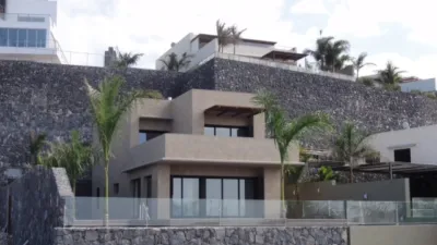 Chalet on Avenida de Francia photo 4