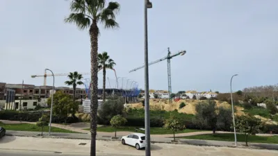 Promoción Jardines de Monte Alto, Avenida Presidente Adolfo Suárez s/n. Espartinas de 260.800 €