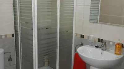 Piso en alquiler en Avenida de la Constitución, cerca de Calle de Rosalía de Castro, Cariño de 490 €