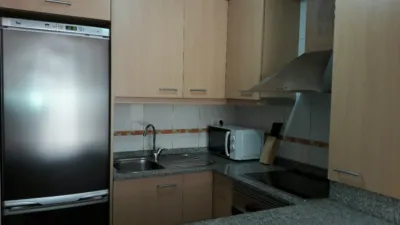 Piso en alquiler en Avenida de la Constitución, cerca de Calle de Rosalía de Castro, Cariño de 490 €