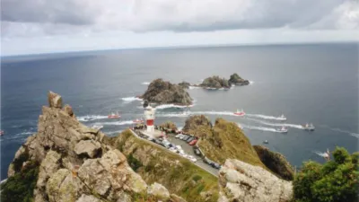 Piso en alquiler en Avenida de la Constitución, cerca de Calle de Rosalía de Castro, Cariño de 490 €
