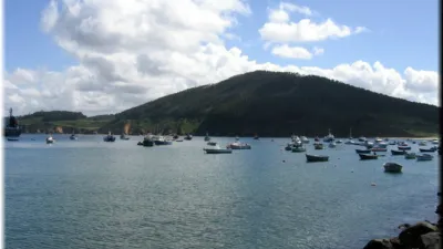 Piso en alquiler en Avenida de la Constitución, cerca de Calle de Rosalía de Castro, Cariño de 490 €