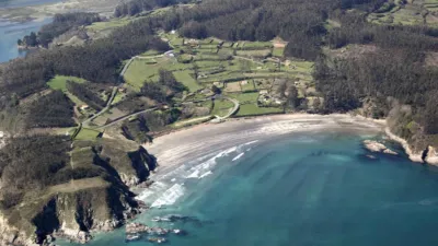 Piso en alquiler en Avenida de la Constitución, cerca de Calle de Rosalía de Castro, Cariño de 490 €