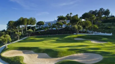 Promoción Sunny Golf, Avenida del Arte (Urbanización Estepona Golf) s/n. Playa Bahía Dorada (Estepona) de 375.000 €