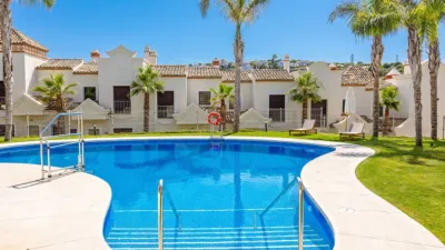 Promoción Altoasis, Calle Perú, Azafata Golf s/n. Costa Natura (Estepona) de 470.250 €