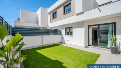 Promoción Insur Ares IV, Calle Pedro Luis Serrera Contreras s/n. Entrenúcleos (Dos Hermanas) de 351.000 €
