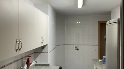 Piso en alquiler en Calle de Salvador Madrigal Rasero, 1, Barrio Bajo (San Juan de Aznalfarache) de 825 €<span>/mes</span>